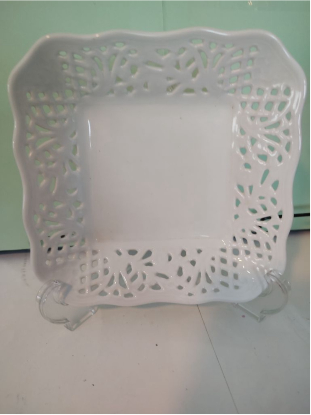 Oscar de la Renta
White Filigree Dish
